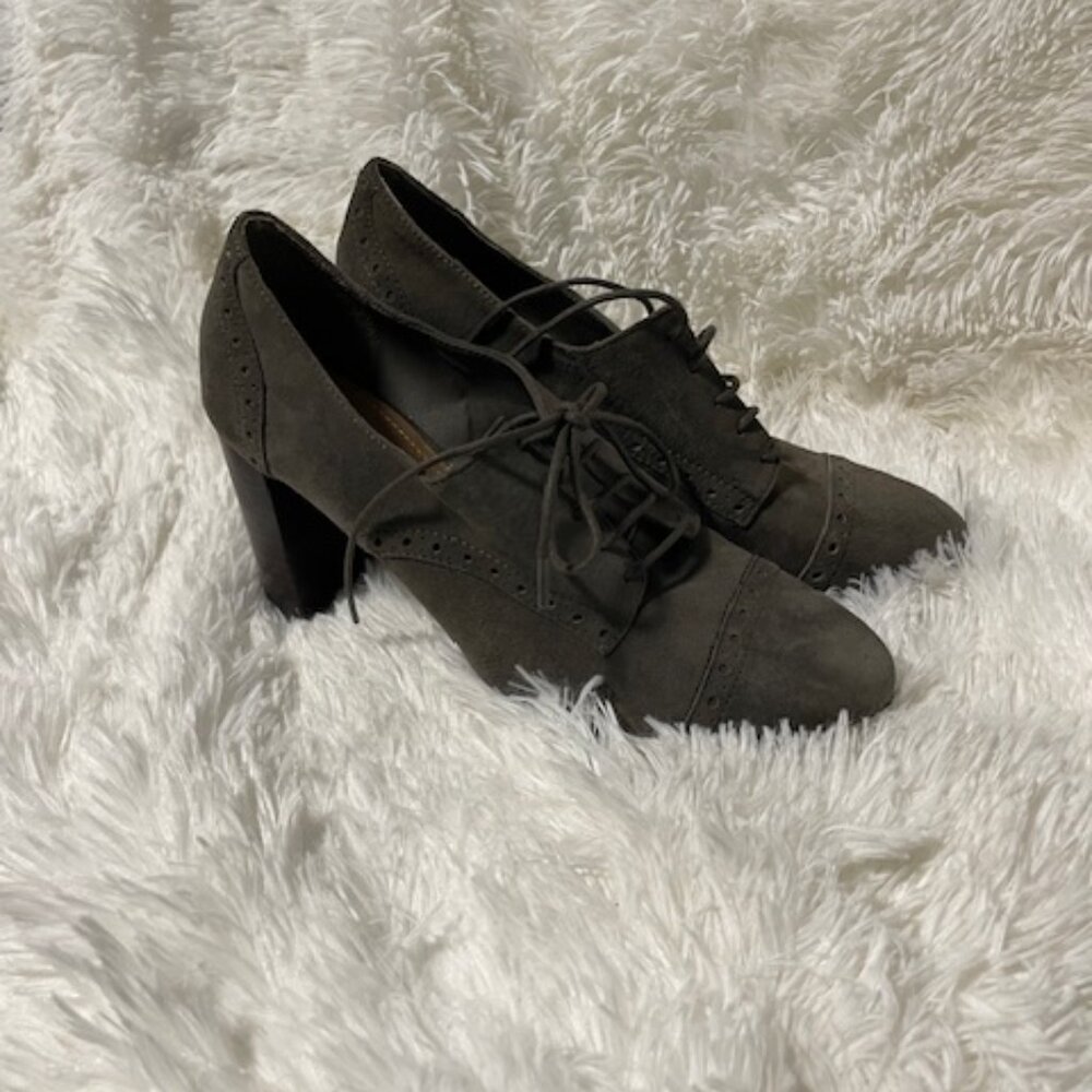 Tahari Lace up Suede Booties Size 7 - Picture 4 of 10
